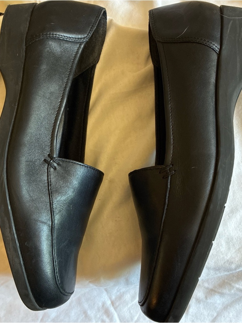 Easy Spirit- Woman’s Black Rich Leather Slip On Shoes Sz 7 Comfy Ortho Walking - Picture 3 of 7
